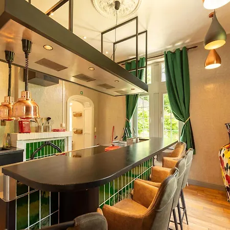 Luxurious With Heated Pool *