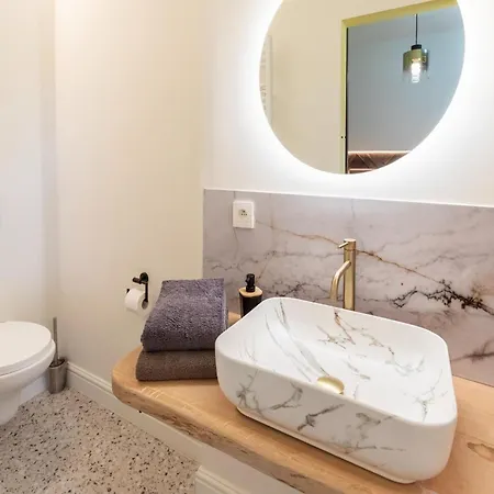 Luxurious With Heated Pool