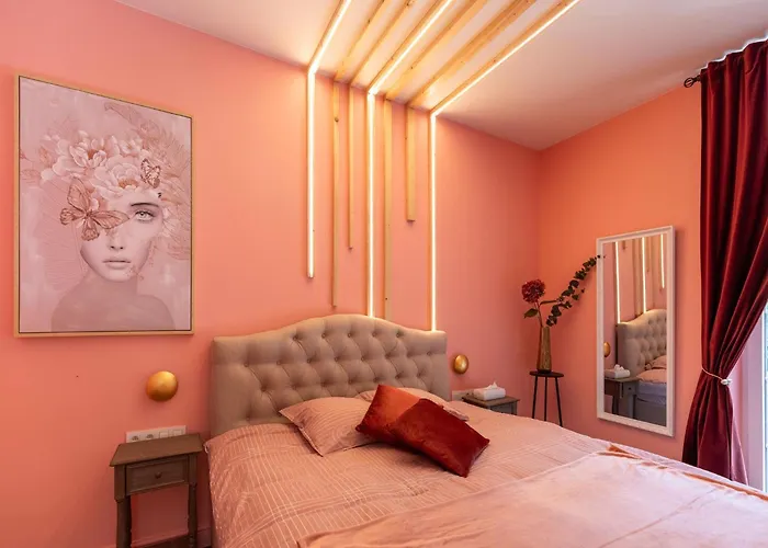 Luxurious With Heated Pool